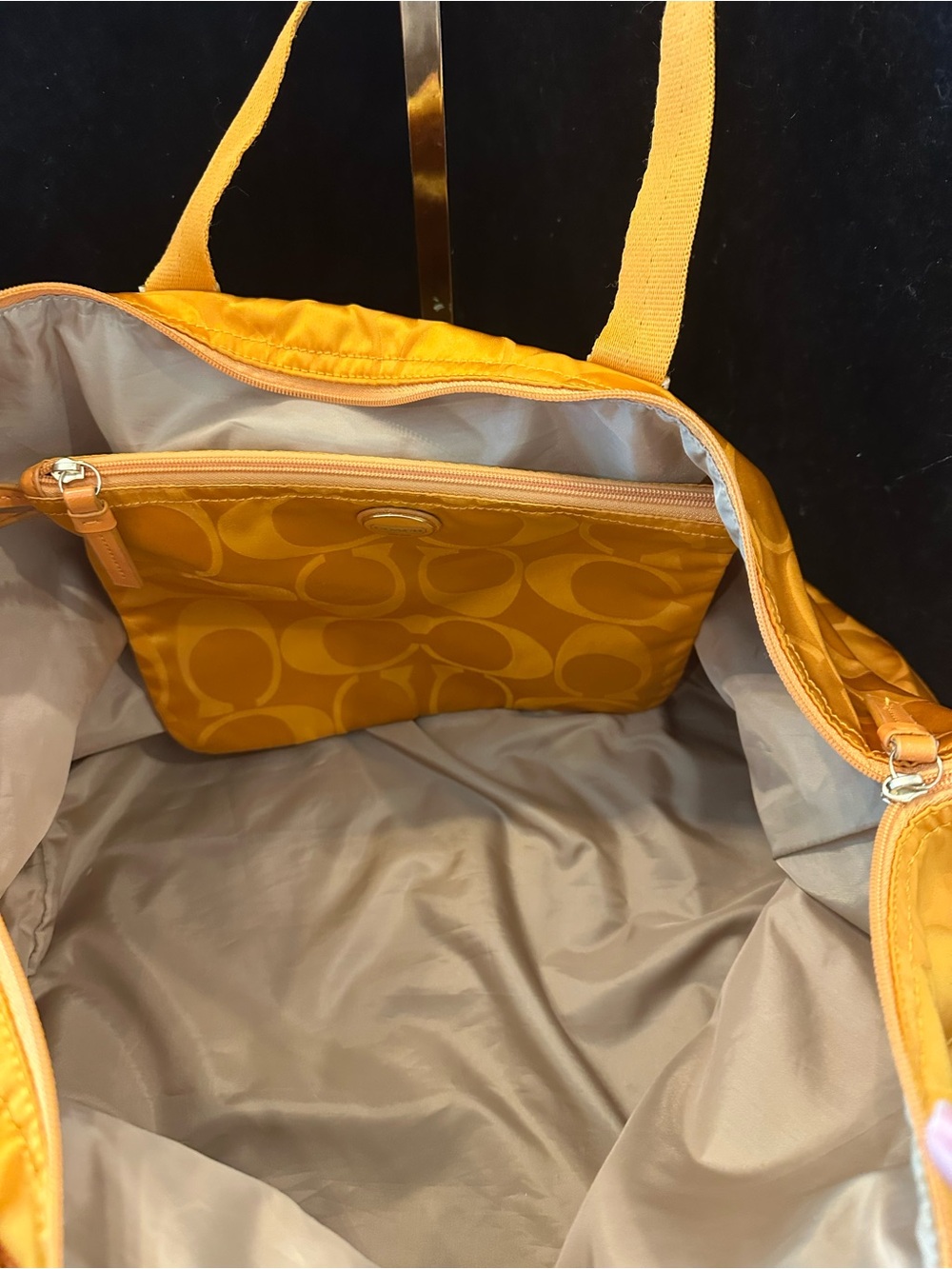 Coach #363 Getaway large packable Yellow Signature Tote with Matching Pouch - Picture 4 of 9